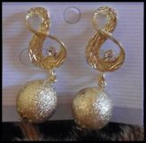 Brinco Dourado com Bolinha