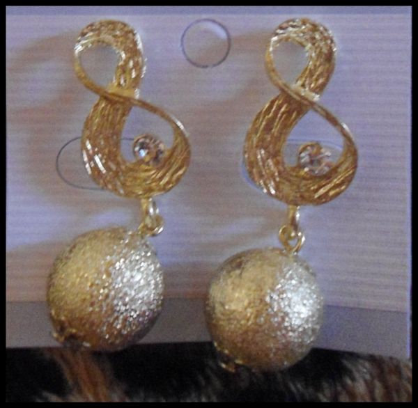 Brinco Dourado com Bolinha